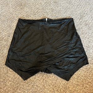 Black snake print skort